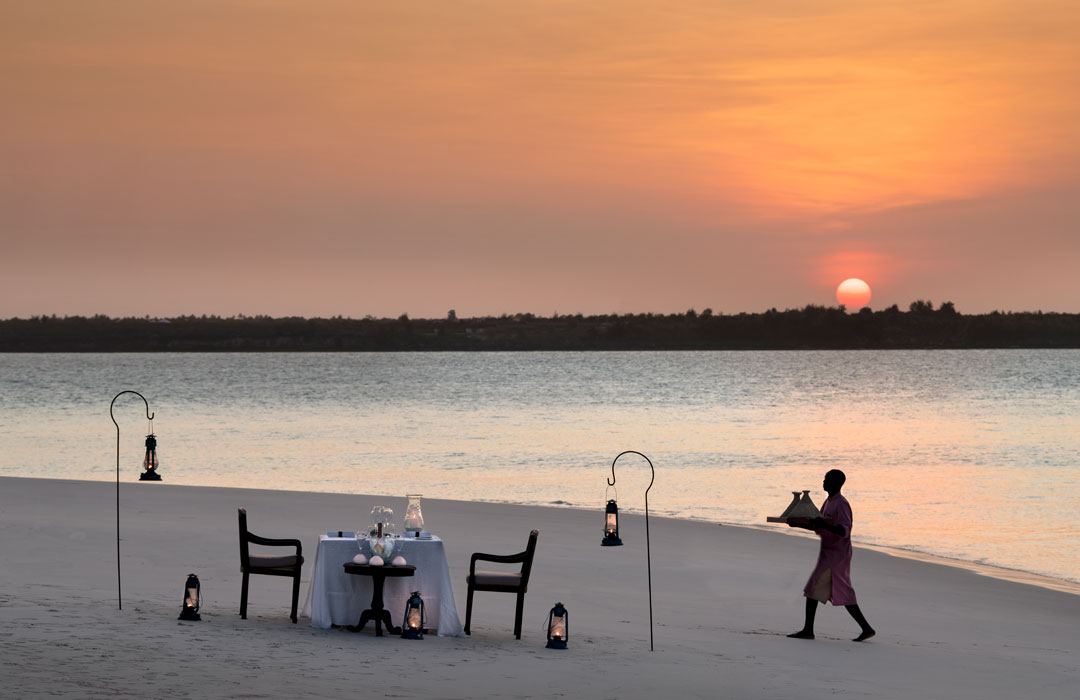 Tanzania Zanzibar Mnemba Island Dineren op het strand