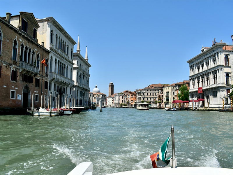 Met Motorboot op Grand Canal Venetië Italië