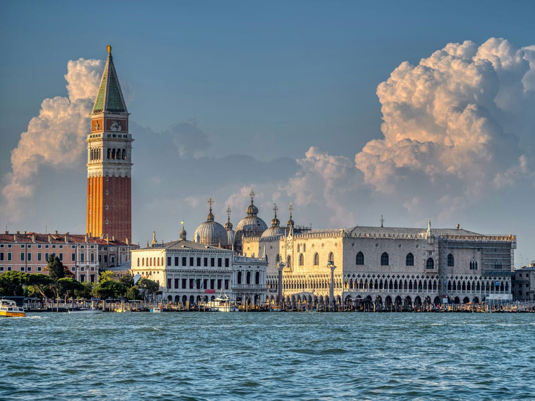 Winkelen in Piazza San Marco Venetië Italië