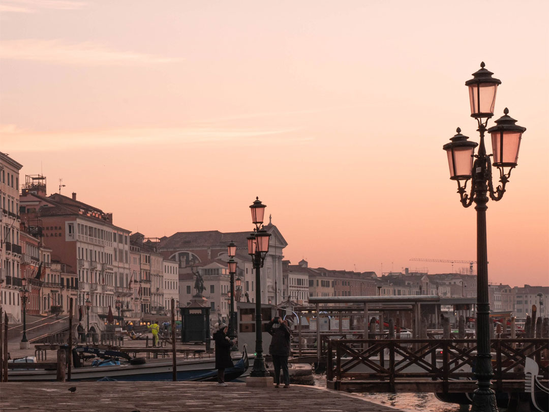 Zonsondergang op Plein in Venetië Italië