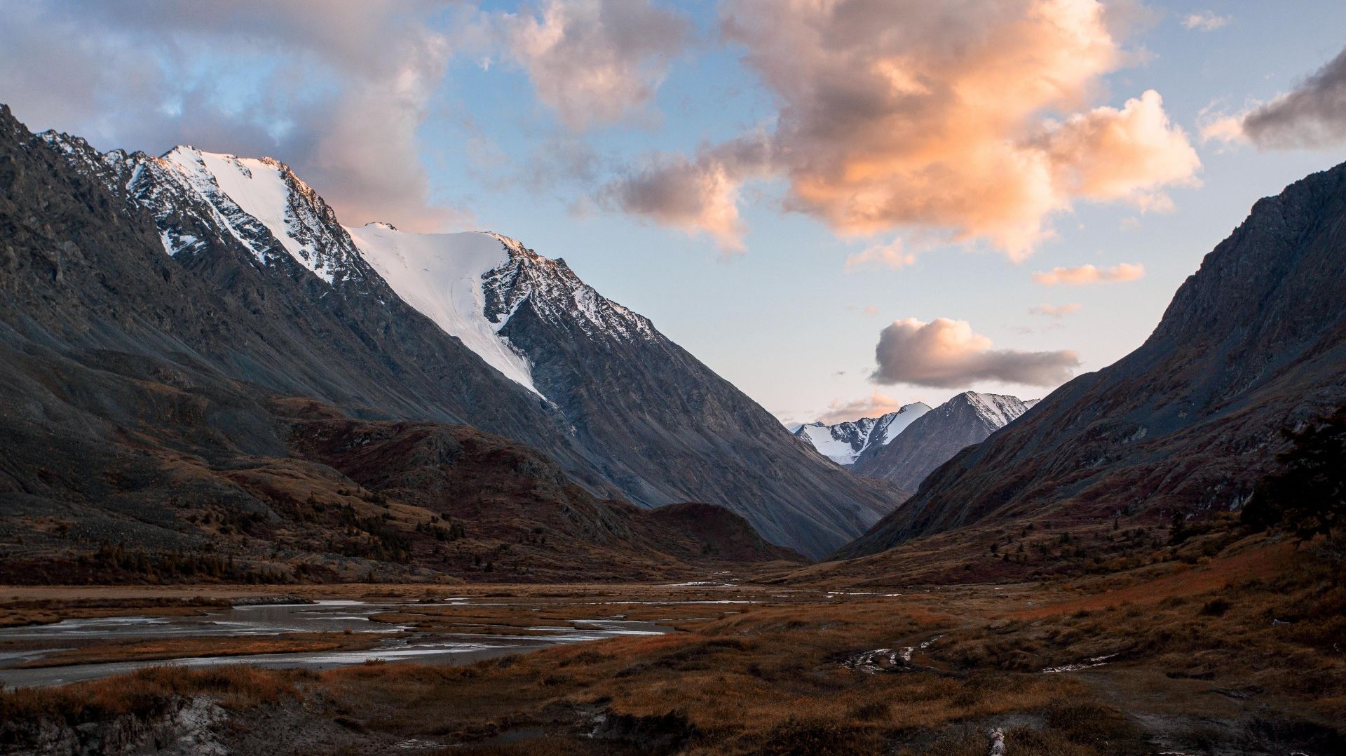 Gebergte bij Olgii in Mongolië